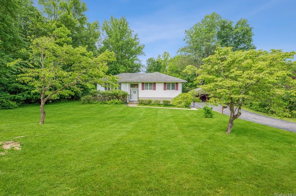 55 Eastview Dr, Valhalla, NY 10595