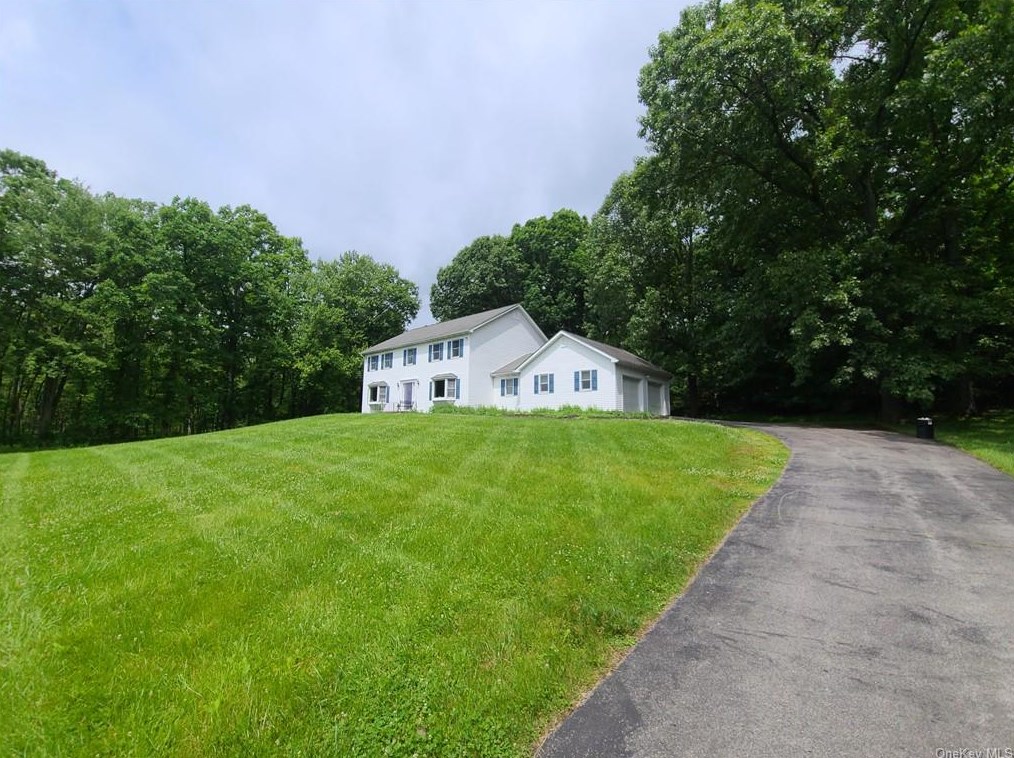 5 Ziegler Ln, Newburgh, NY 12553
