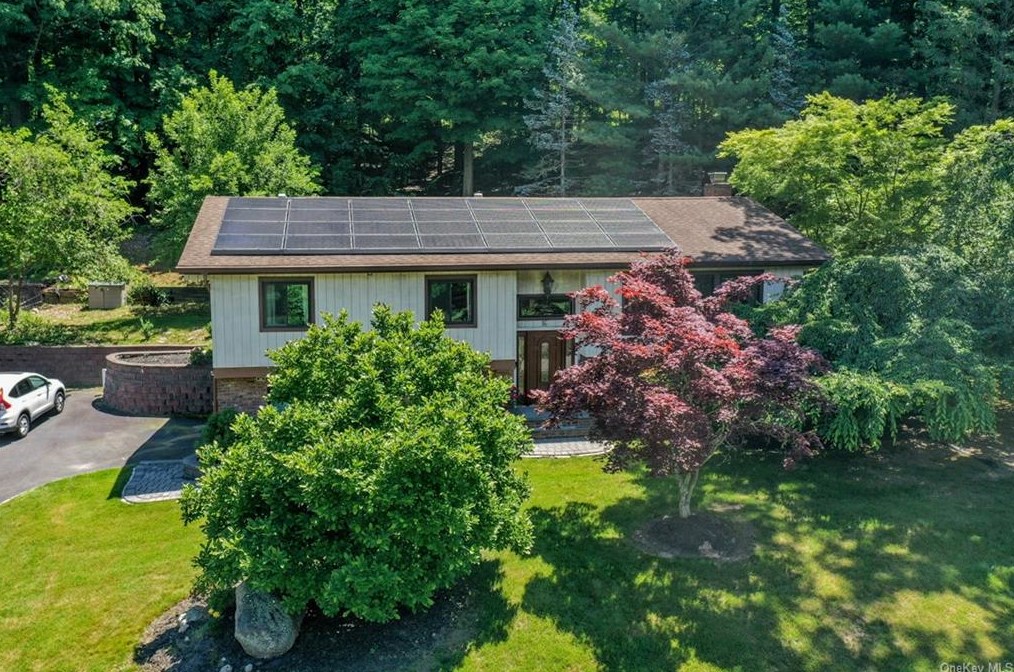 16 Brookside Dr, Mount Ivy, NY 10970-2200