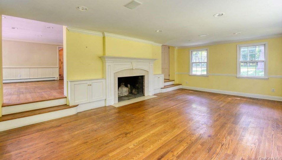 11 Tracklot Rd, Head Of The Harbor NY  11780-3811 exterior