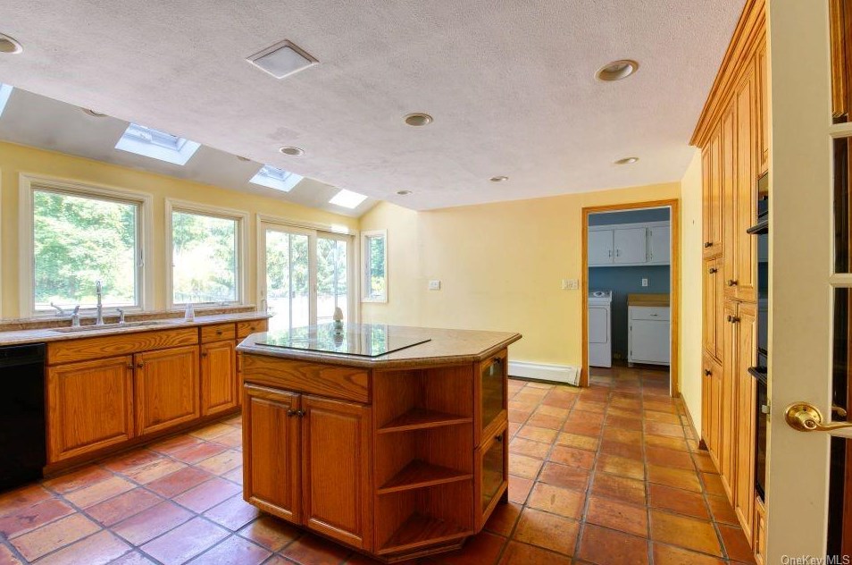 11 Tracklot Rd, Head Of The Harbor NY  11780-3811 exterior