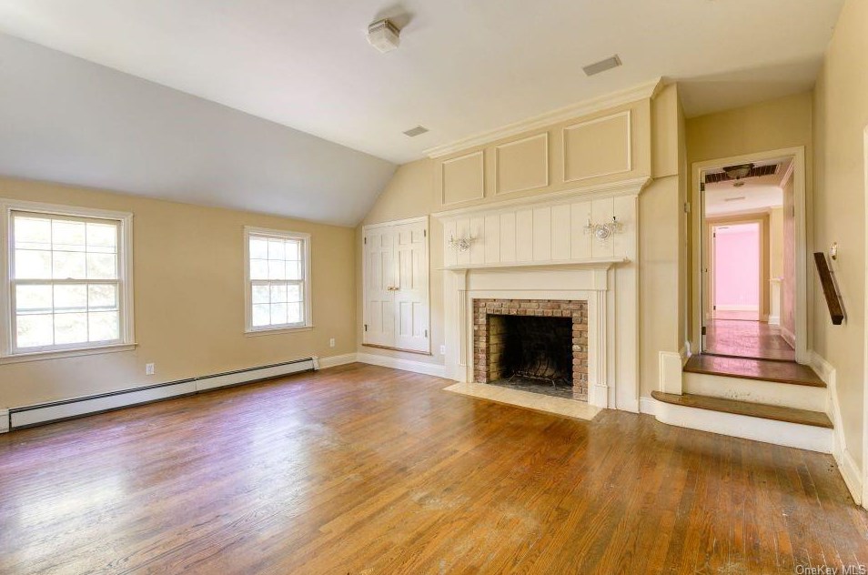 11 Tracklot Rd, Head Of The Harbor NY  11780-3811 exterior