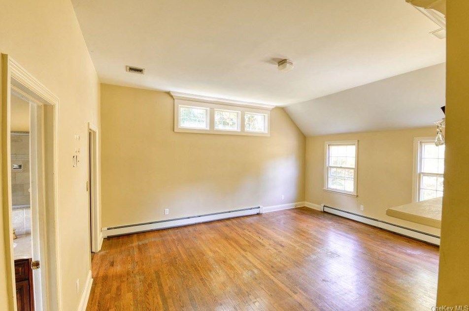 11 Tracklot Rd, Head Of The Harbor NY  11780-3811 exterior