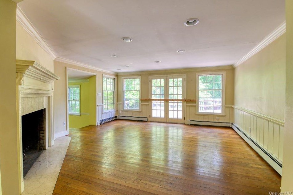 11 Tracklot Rd, Head Of The Harbor NY  11780-3811 exterior