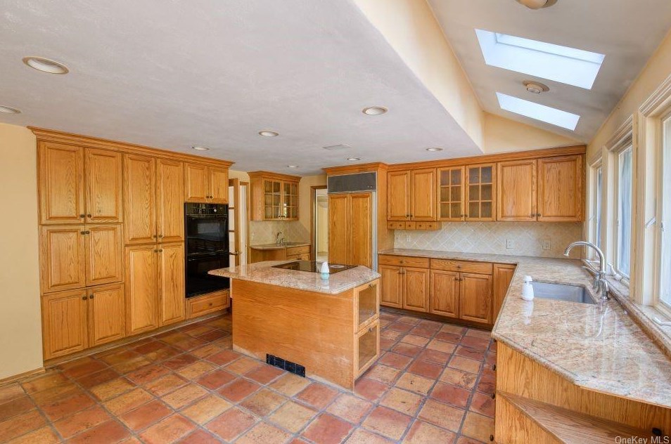 11 Tracklot Rd, Head Of The Harbor NY  11780-3811 exterior