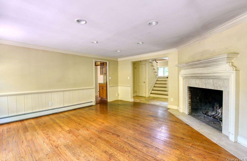 11 Tracklot Rd, Head Of The Harbor NY  11780-3811 exterior