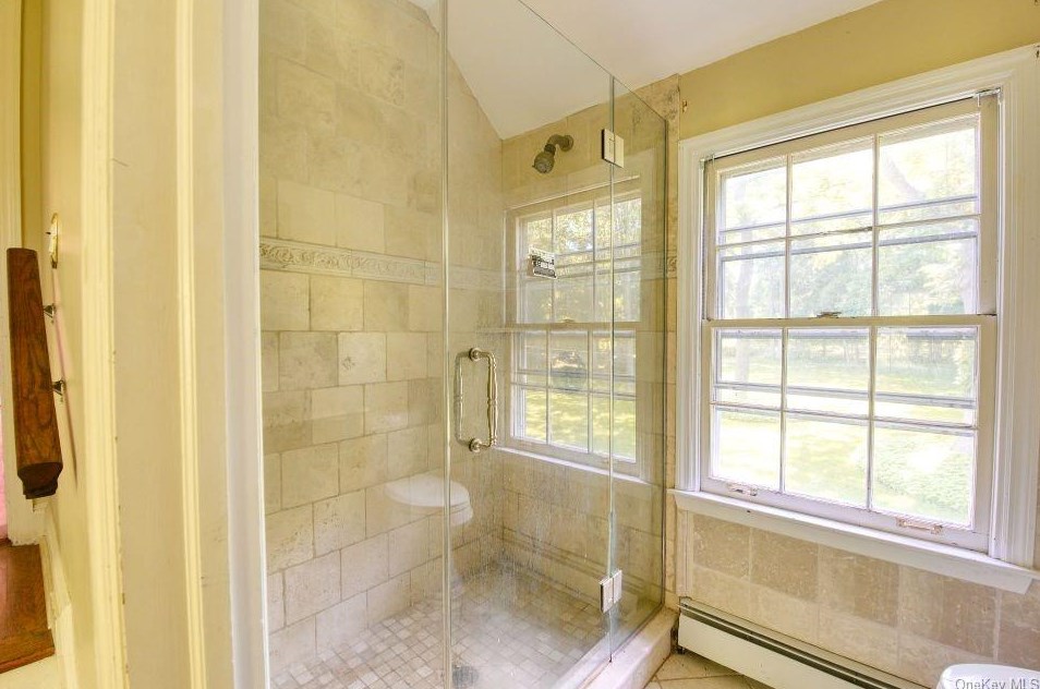 11 Tracklot Rd, Head Of The Harbor NY  11780-3811 exterior