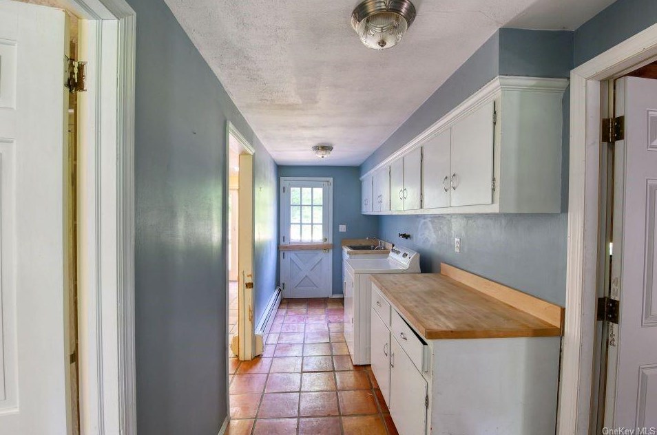 11 Tracklot Rd, Head Of The Harbor NY  11780-3811 exterior