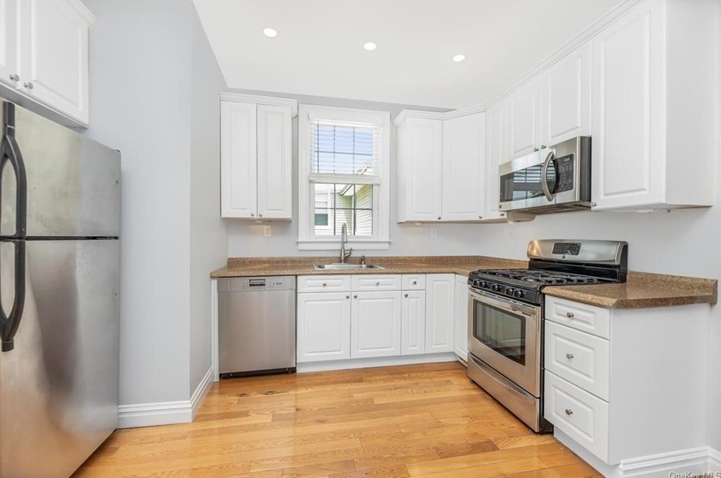 130 Lawton St, Yonkers NY  10705-4637 exterior