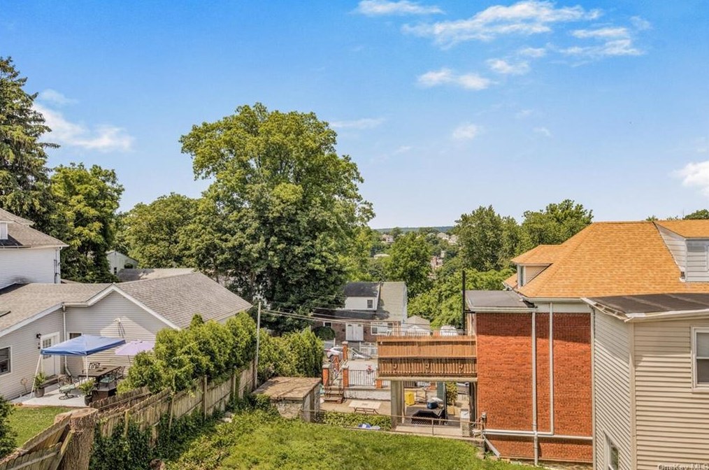 130 Lawton St, Yonkers NY  10705-4637 exterior