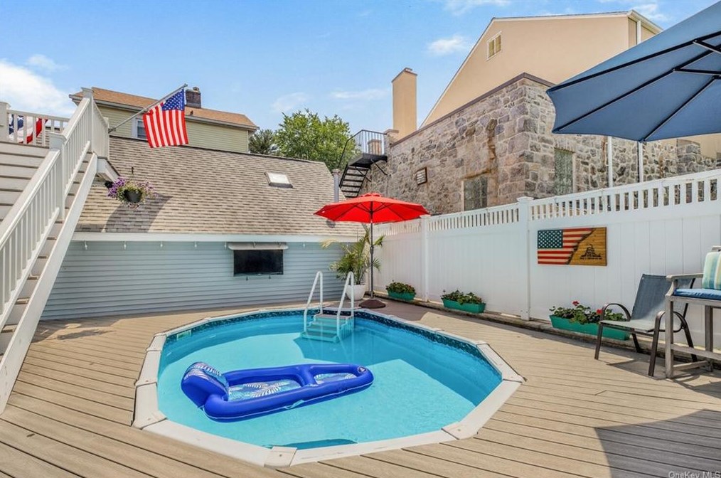 130 Lawton St, Yonkers NY  10705-4637 exterior