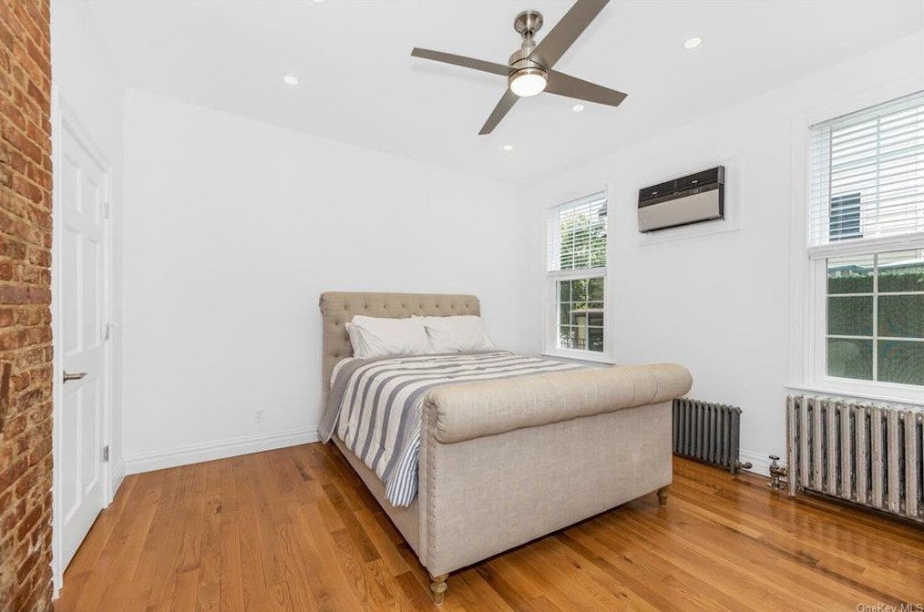 130 Lawton St, Yonkers NY  10705-4637 exterior