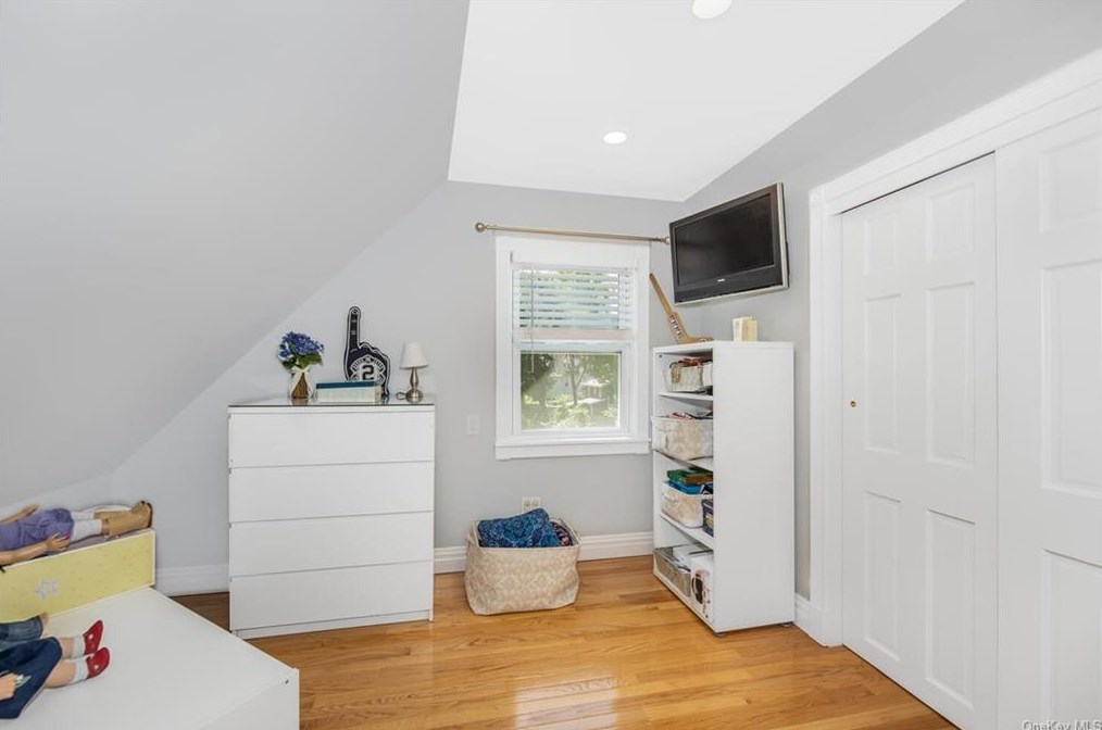 130 Lawton St, Yonkers NY  10705-4637 exterior