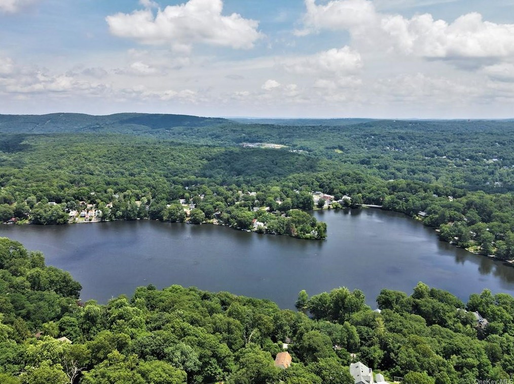 44 Northway, Lake Peekskill, NY 10537-1107