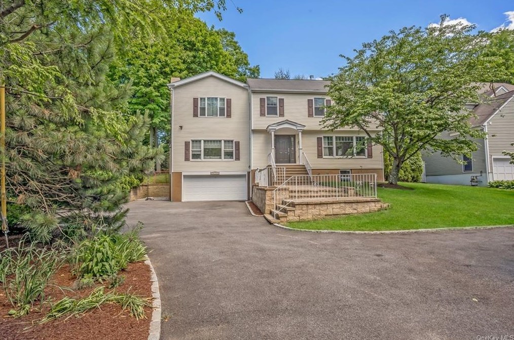 7 Weaver St, Scarsdale, NY 10583