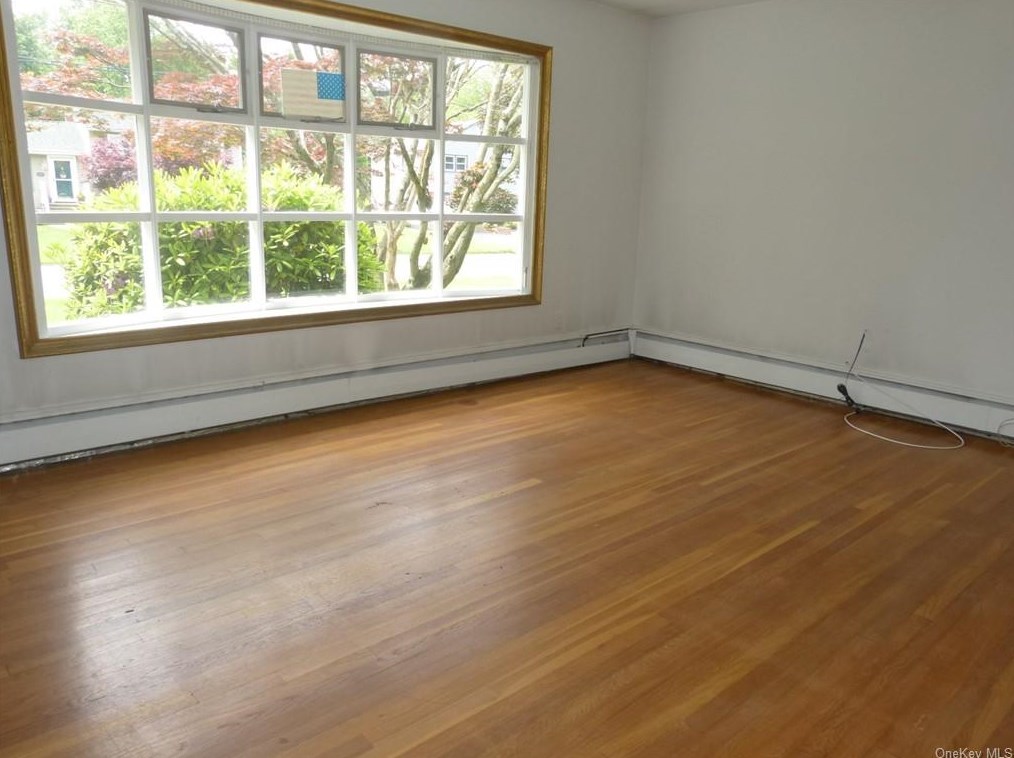 2 Old Mill Ln, Tappan NY  10983-2012 exterior