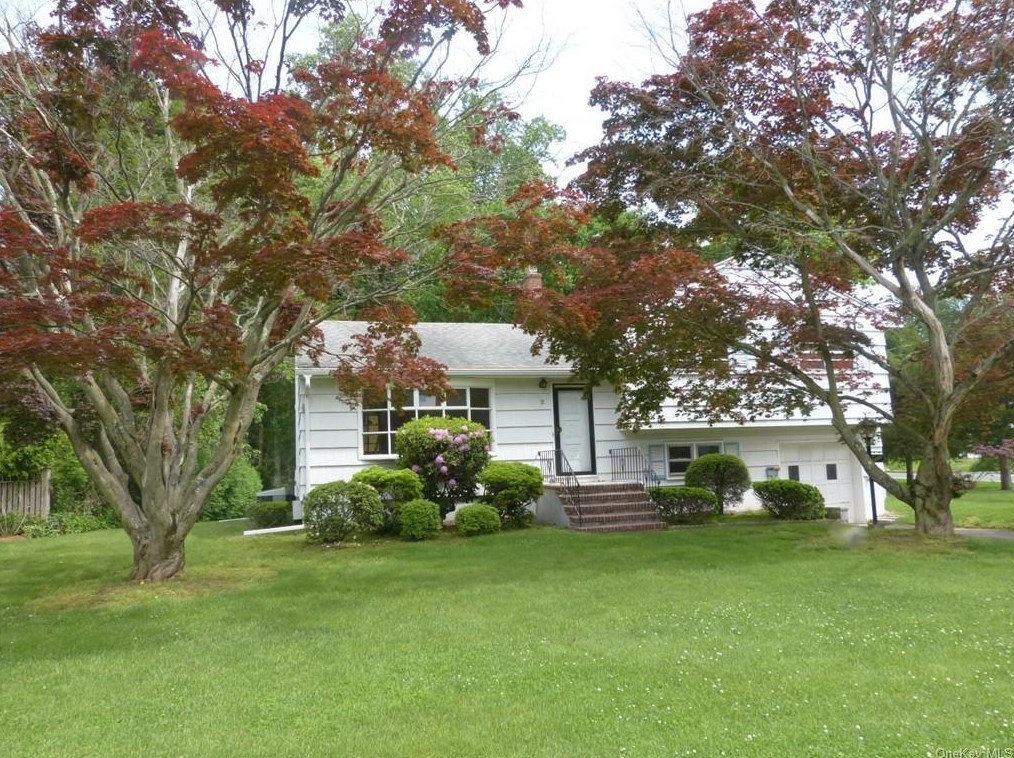 2 Old Mill Ln, Tappan NY  10983-2012 exterior