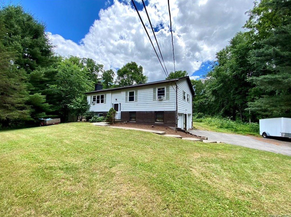 4 Alexander Rd, East Fishkill, NY 12533-5958