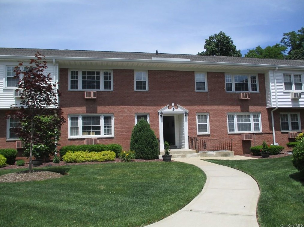 54 Roundtree Cir, Piermont, NY 10968-4213