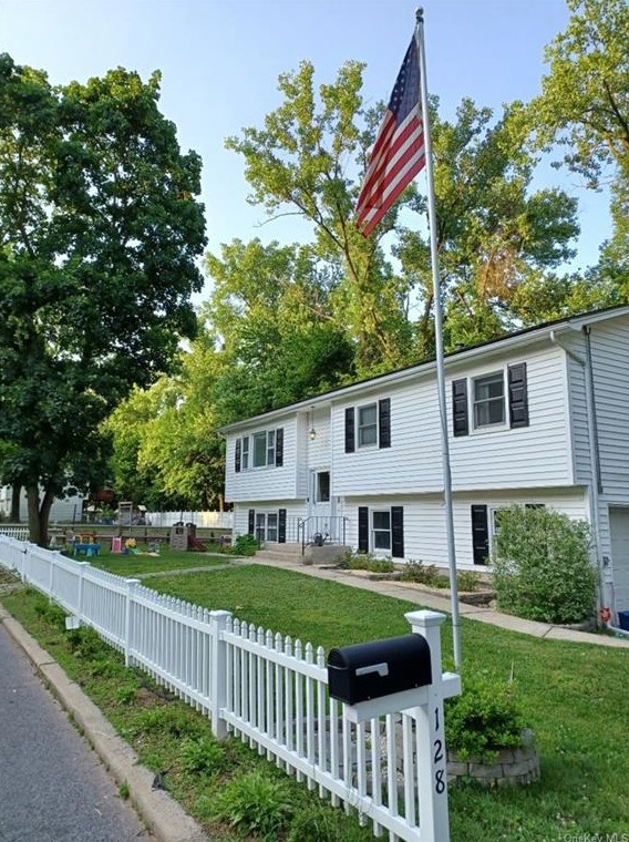 128 Moison Rd N, Blauvelt, NY 10913