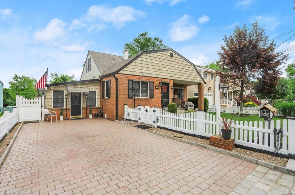 35 Covington Rd, Yonkers, NY 10710-3515