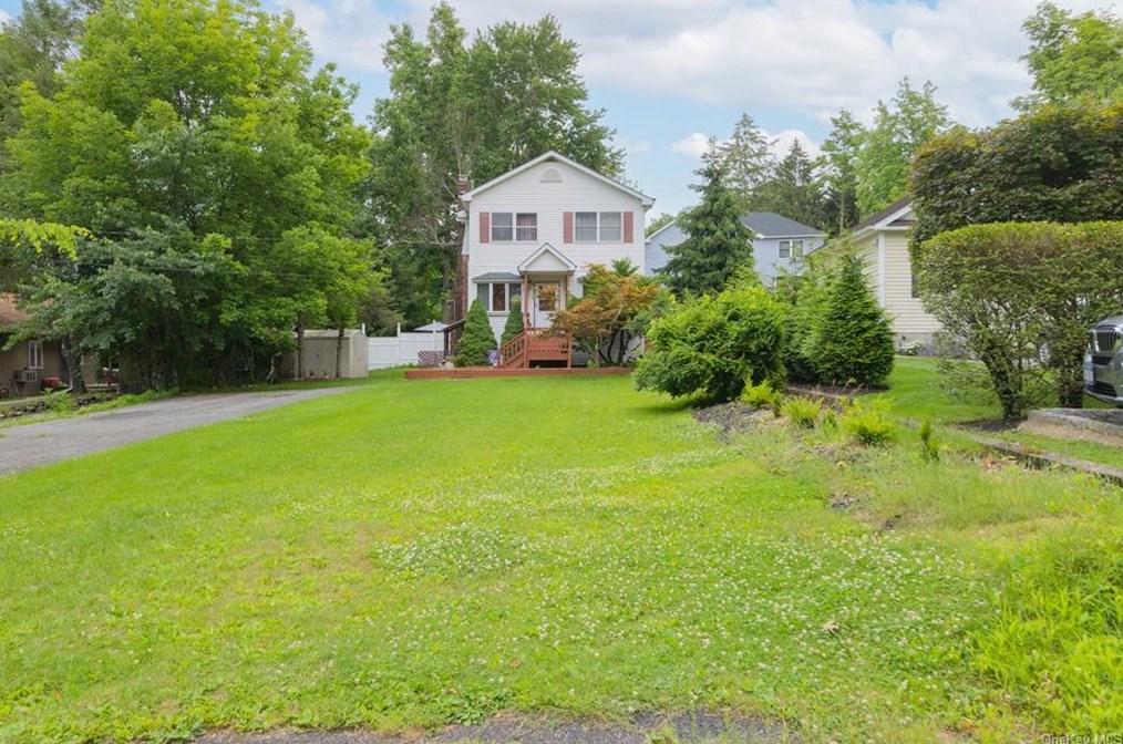 16 Forest Glen Rd, Valley Cottage, NY 10989