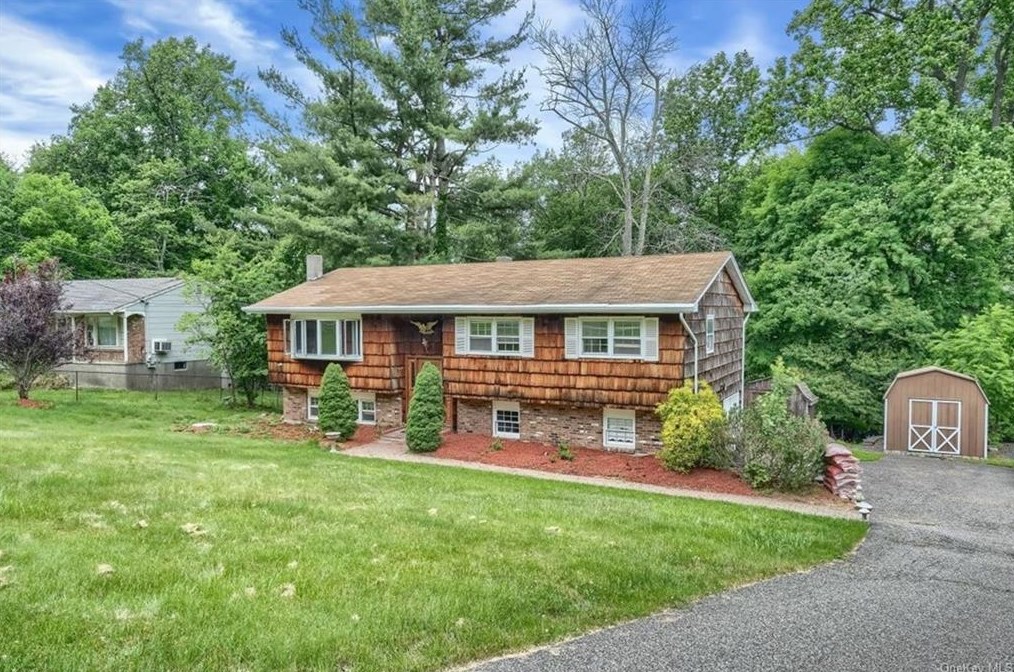 241 Skyline Dr, Highland Mills NY  10930-2912 exterior