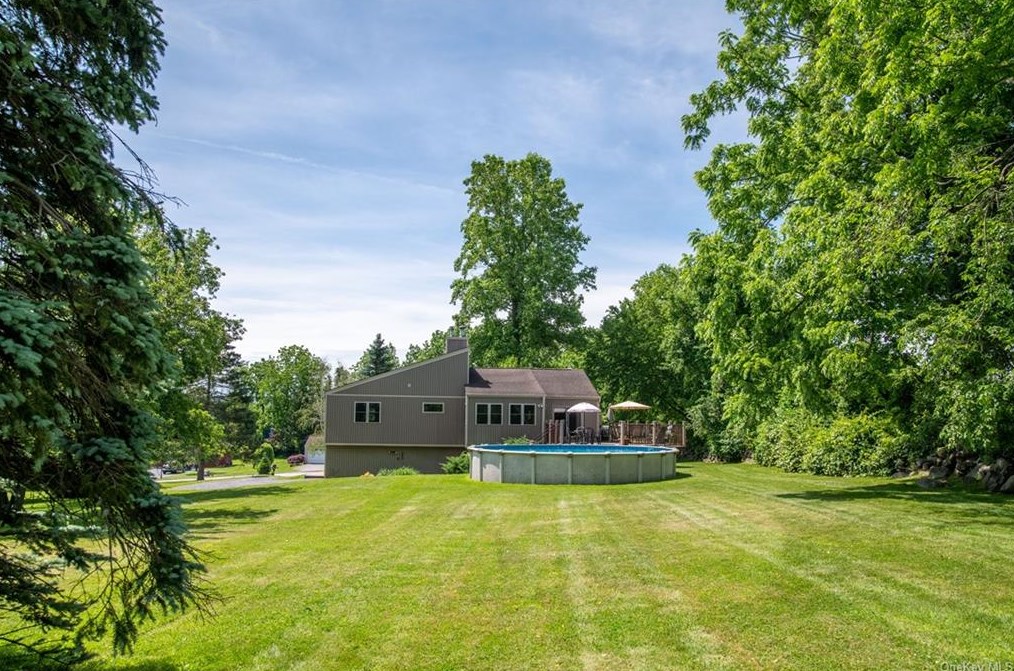 30 Scott Rd, Mahopac, NY 10541