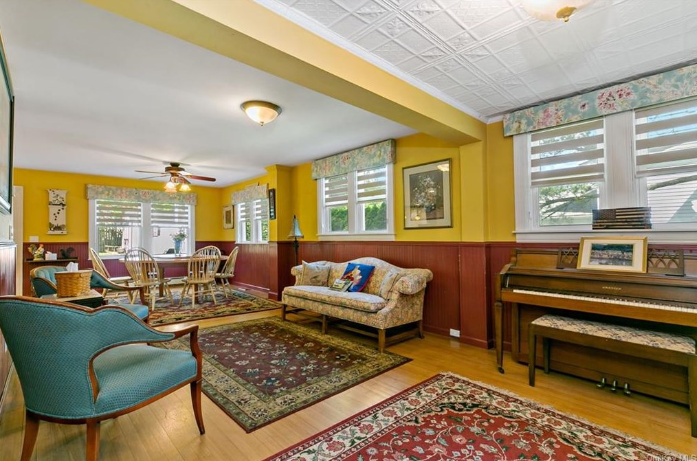 61 Meadow St, North Tarrytown NY  10591-5919 exterior