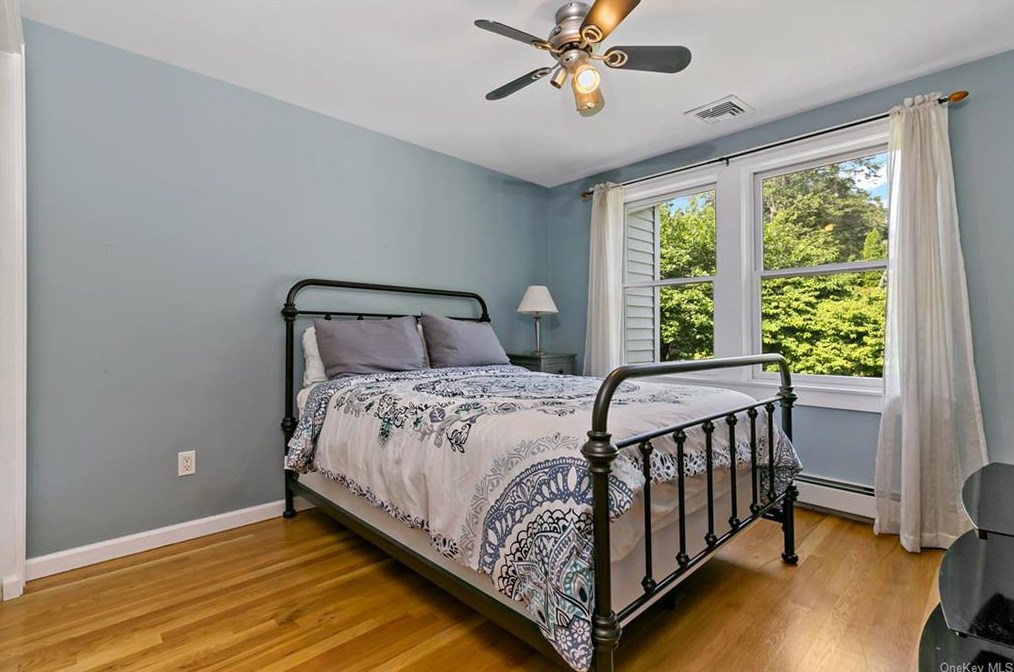 61 Meadow St, North Tarrytown NY  10591-5919 exterior