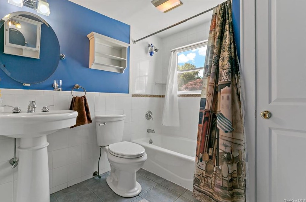 61 Meadow St, North Tarrytown NY  10591-5919 exterior