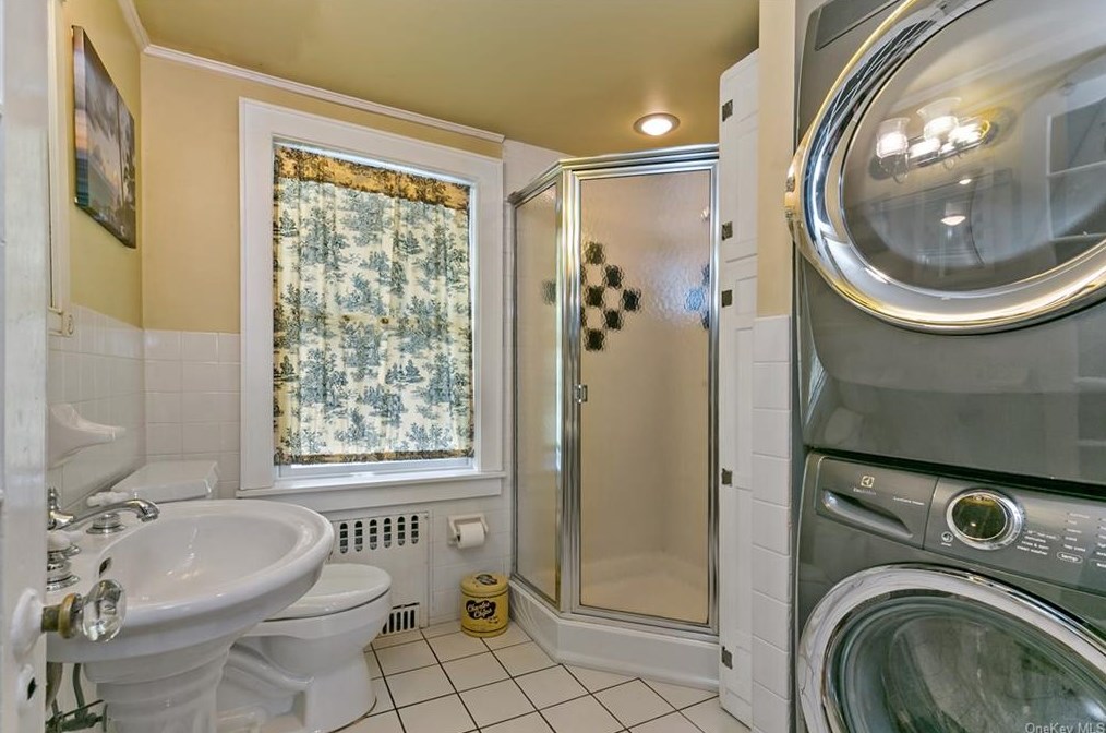 61 Meadow St, North Tarrytown NY  10591-5919 exterior