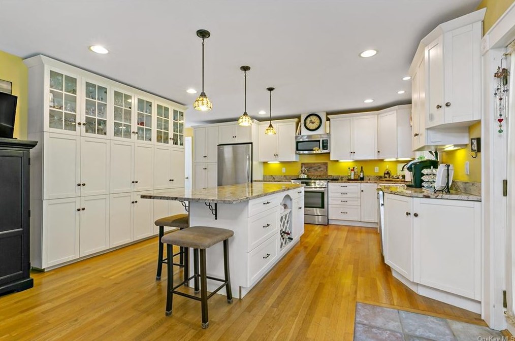 61 Meadow St, North Tarrytown NY  10591-5919 exterior