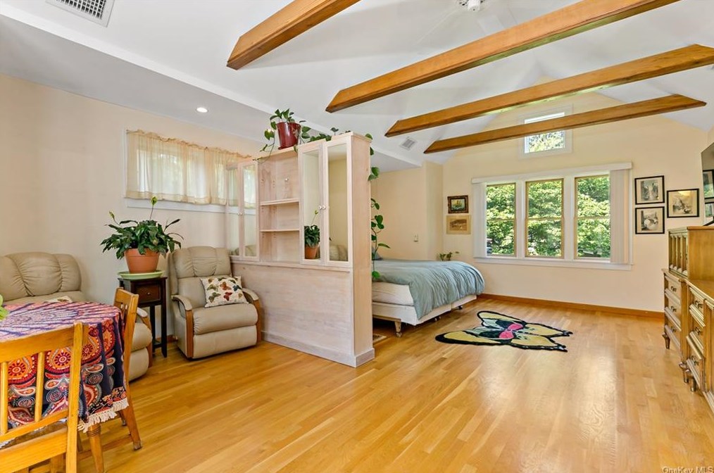 61 Meadow St, North Tarrytown NY  10591-5919 exterior