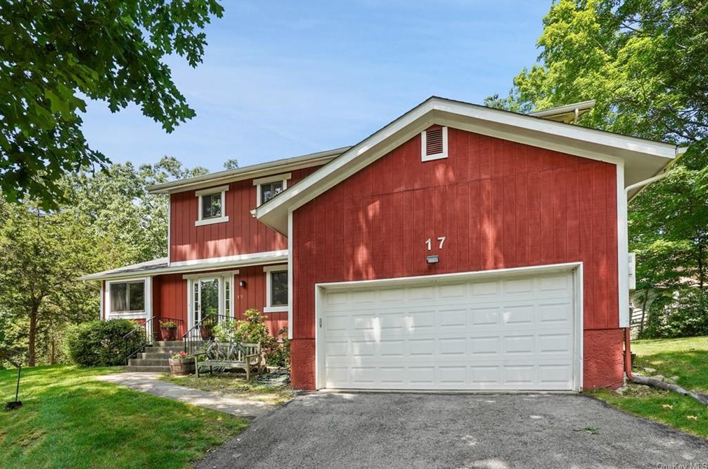 17 Peter A Beet Dr, Cortlandt Manor, NY 10567-6435
