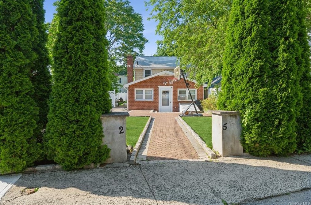 25 Inwood Pl, New Rochelle, NY 10801