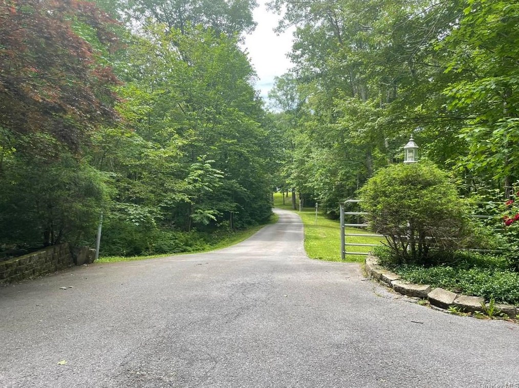 43 Fort Van Tyle Rd, Port Jervis, NY 12771-3542