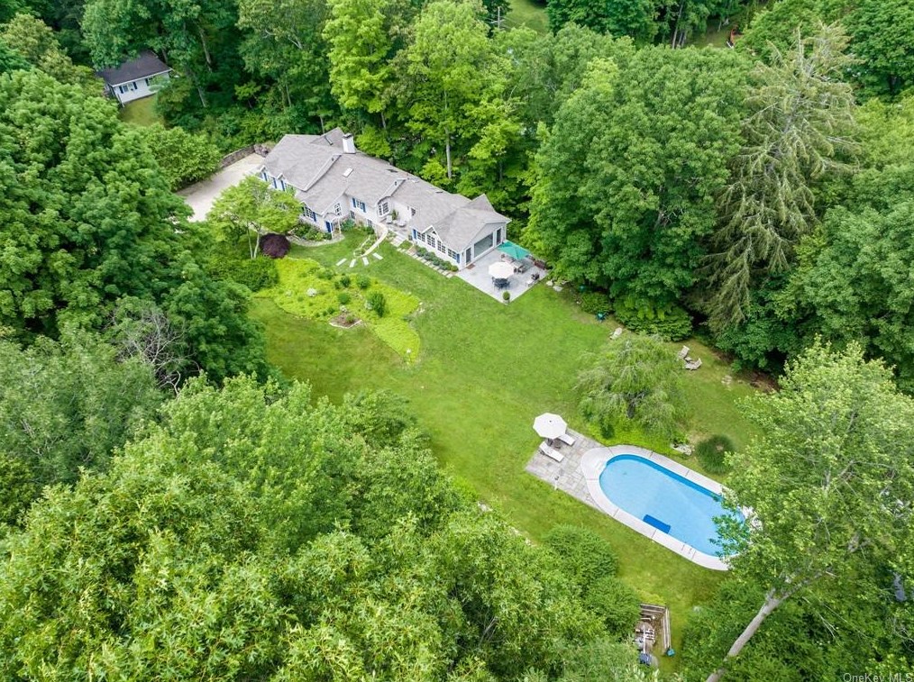 9 Lewis Rd, Scotts Corners, NY 10576
