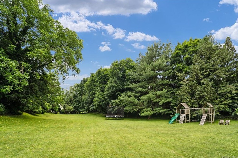 183 Highland Rd, Rye NY  10580-1833 exterior