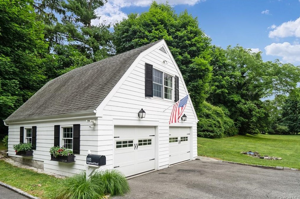 183 Highland Rd, Rye NY  10580-1833 exterior