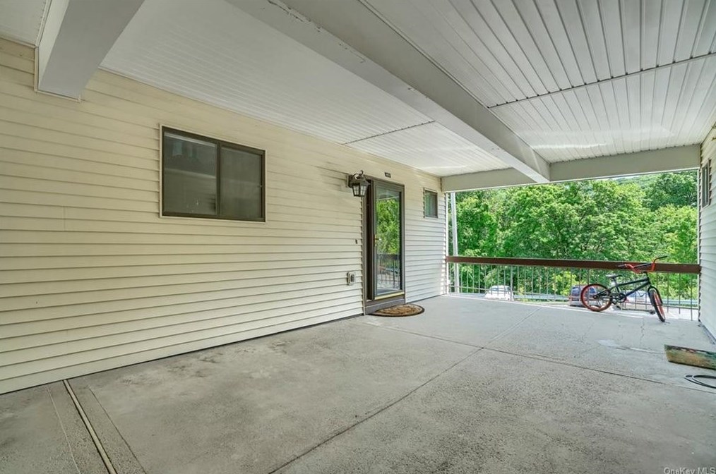 455 Country Club Ln, Mount Ivy, NY 10970-2500