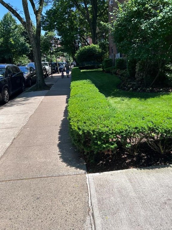 75-02 Austin St, Flushing NY  11375-1031 exterior