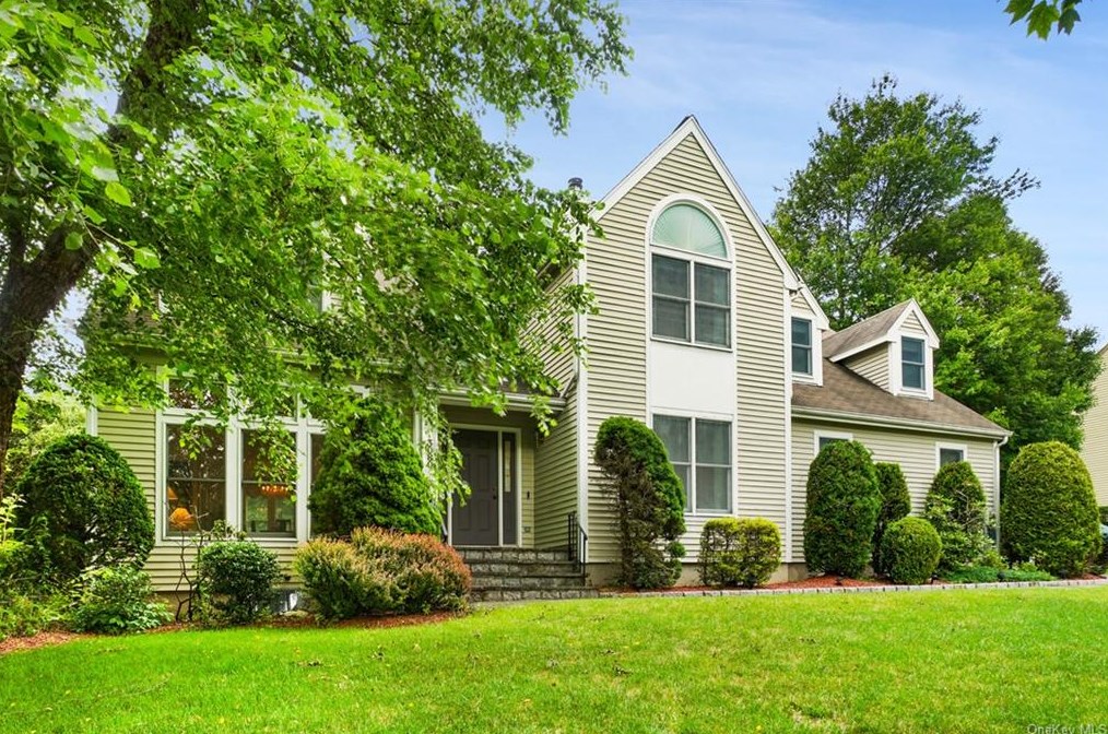 3080 Chen Ct, Yorktown Hgts, NY 10598