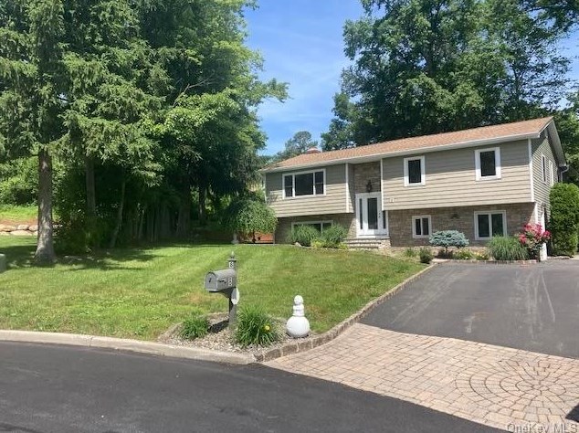 8 Tanglewood Ct, Congers, NY 10920