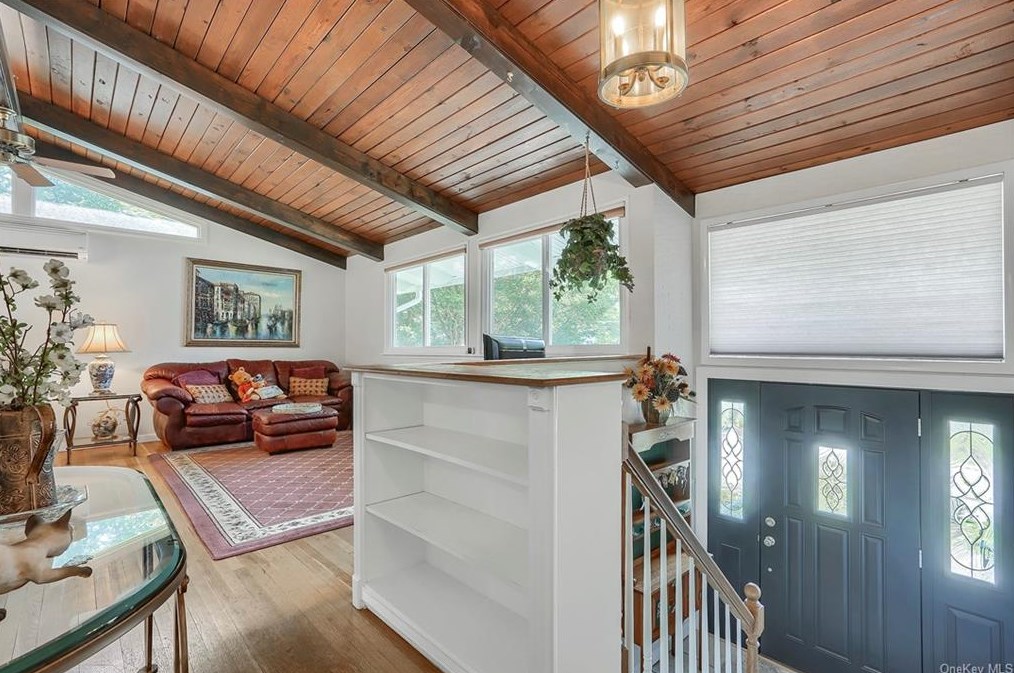 72 Greenwood Ln, White Plains, NY 10607