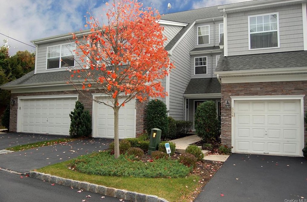 506 Southview Dr, Poughkeepsie, NY 12601