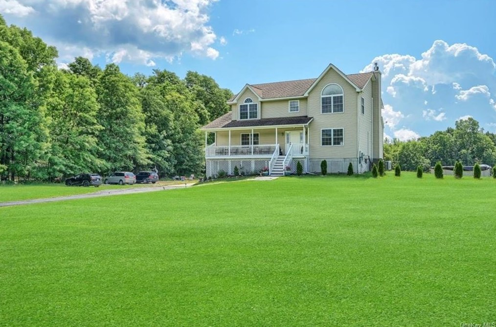 194 Long Ln, Bloomingburg, NY 12721-3110