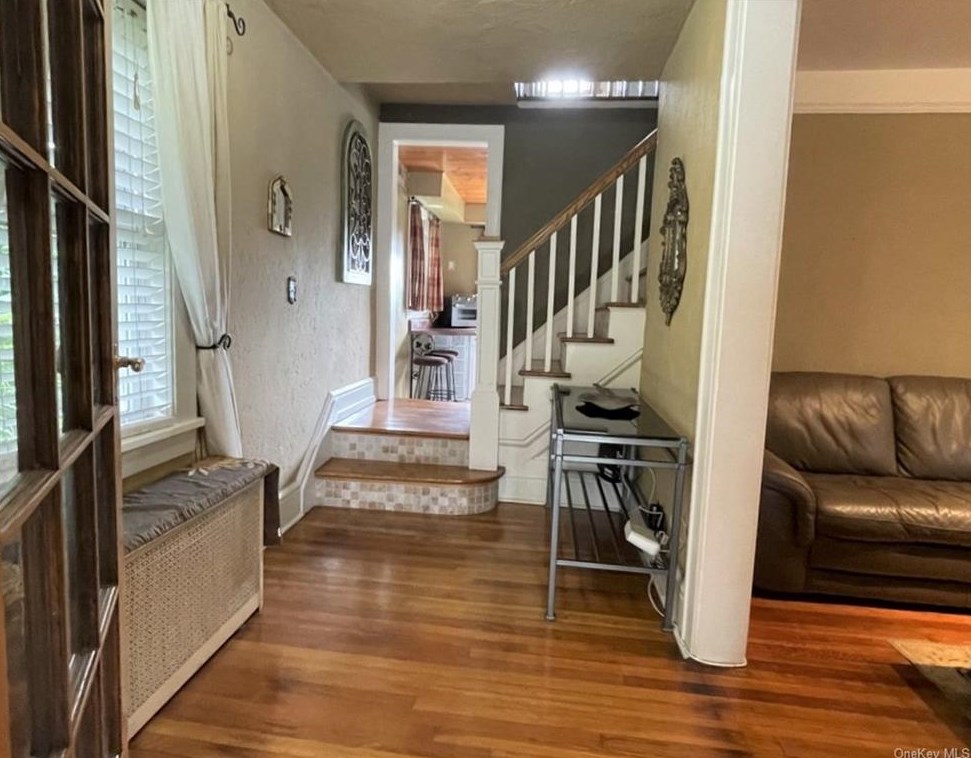 10 Lester Pl, White Plains, NY 10606