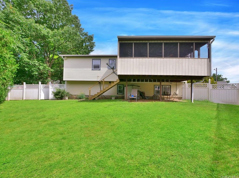 23 Eakman Dr, Garnerville, NY 10923