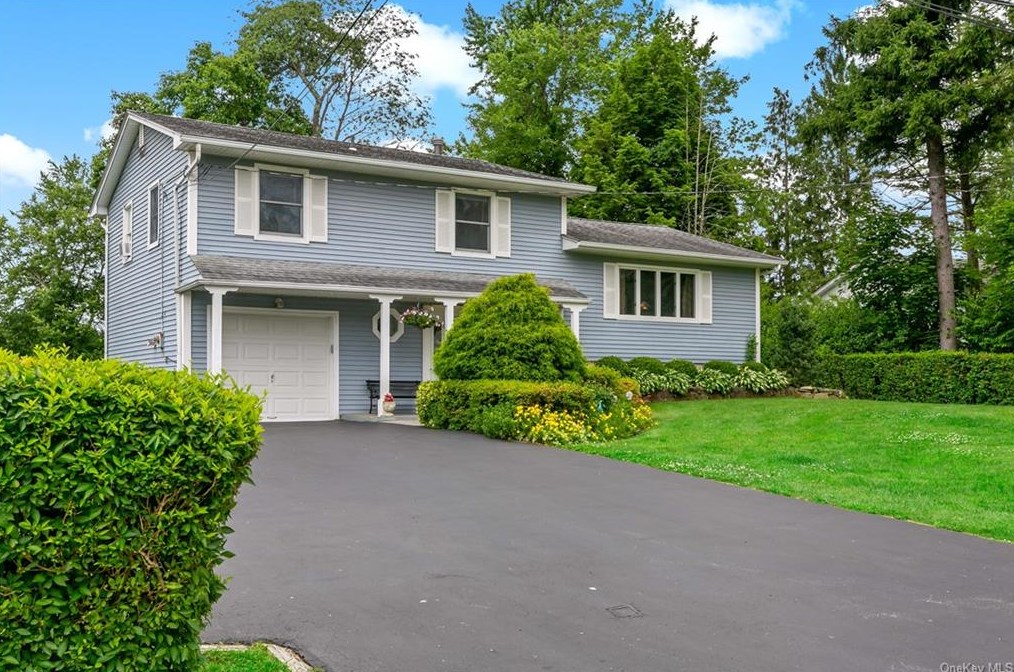 121 Dunwoodie Ct, Yorktown Hgts, NY 10598